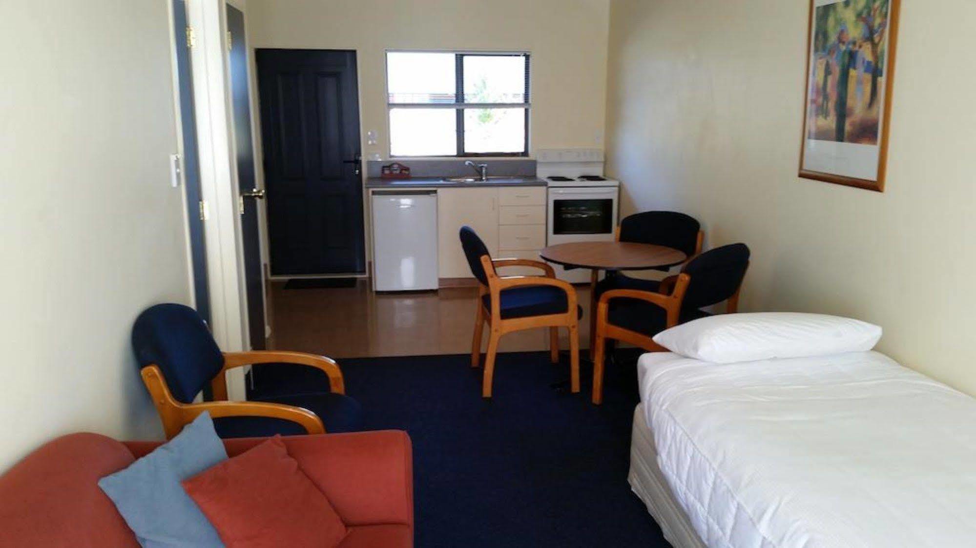 The Peaks Motor Inn Охакун Екстериор снимка